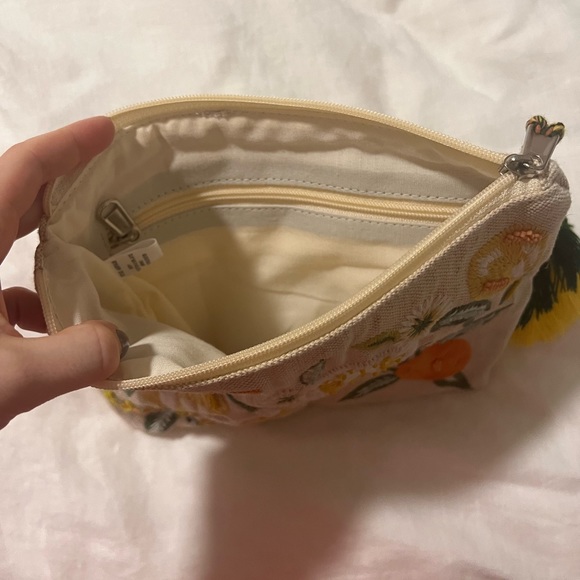 Work once! Adorable embroidered clutch with tassel! - Picture 2 of 3